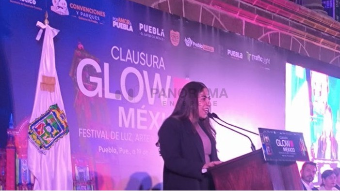 Janine en clausura de Glow.