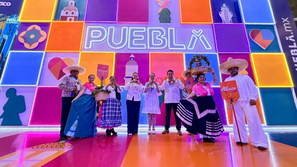 Con orgullo y tradición, Atlixco se hace presente en el Tianguis Turístico de México 2026, donde sus emblemáticas catrinas monumentales La Marchanta y La Tejedora.