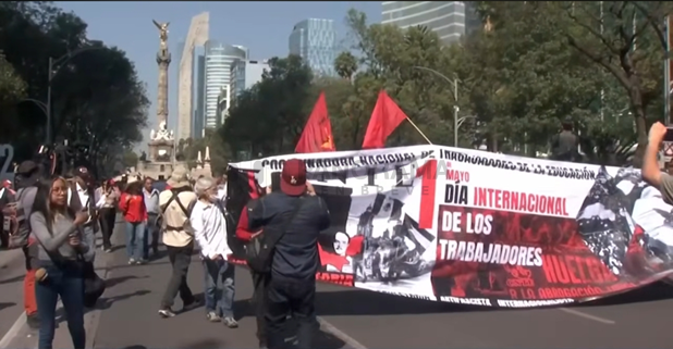 En el marco del día del trabajo y 1 de mayo, miles de trabajadores, sindicatos y colectivos salieron a las calles de la capital del país.