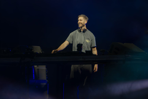 La esperada presentación del DJ y productor escocés Calvin Harris en la Feria de Puebla 2026 no solo cumplió con las expectativas musicales