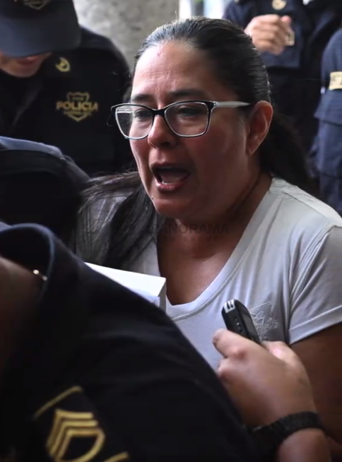 El 18 de mayo de 2025, miembros de la Policía Nacional detuvieron en San Salvador a la destacada abogada de derechos humanos Ruth López, se suma a la lista de presos políticos.