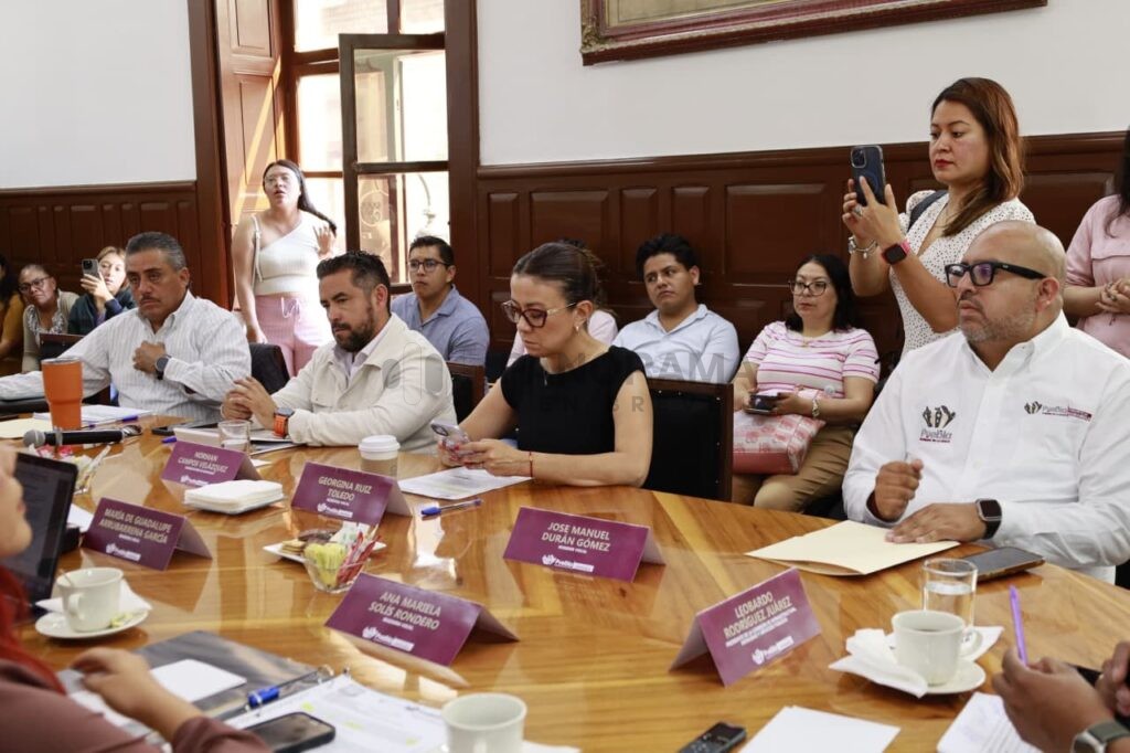 La Comisión de Infraestructura, Movilidad y Servicios Públicos del Cabildo, encabezada por Leobardo Rodríguez Juárez, informó en sesión ordinaria sobre los resultados operativos de la administración municipal al cierre de abril durante sesión ordinaria.