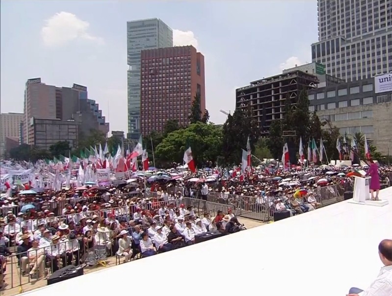 En el segundo aniversario de su triunfo electoral, la presidenta Claudia Sheinbaum encabezó una multitudinaria asamblea en el Monumento a la Revolución, donde convocó a la ciudadanía a participar en acciones informativas para defender la soberanía nacional y destacó los avances de su administración en materia social, energética y de bienestar.