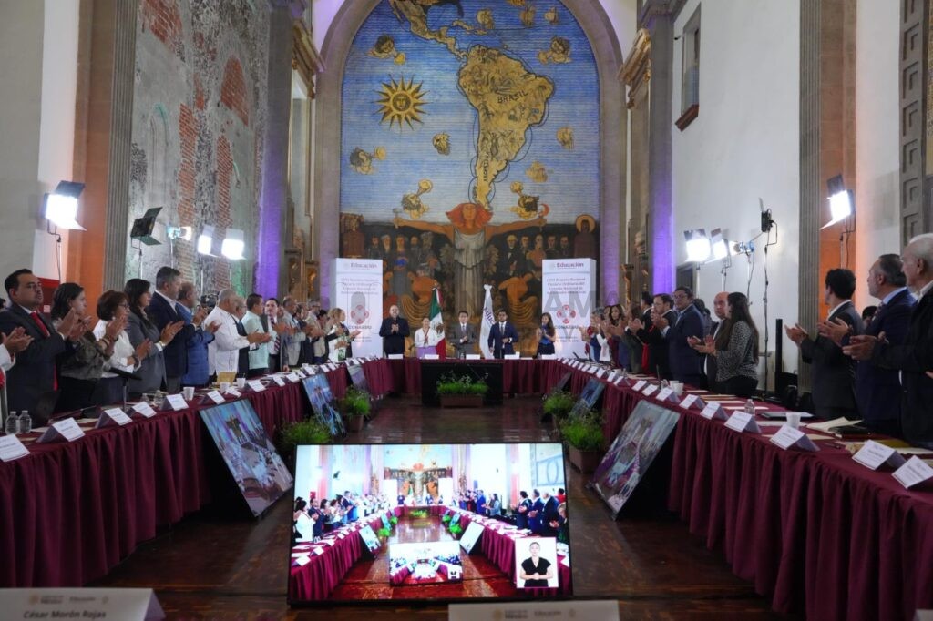 El titular de la SEP, Mario Delgado Carrillo, explicó que el ajuste fue resultado de diversas solicitudes planteadas previamente por al menos 10 estados del país, además de reuniones sostenidas con el Sindicato Nacional de Trabajadores de la Educación.