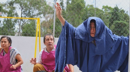 -La actriz poblana Karla Muñoz de Cote protagoniza “Gelatina de Plata – Fueguitos detrás de la serranía transparente”.