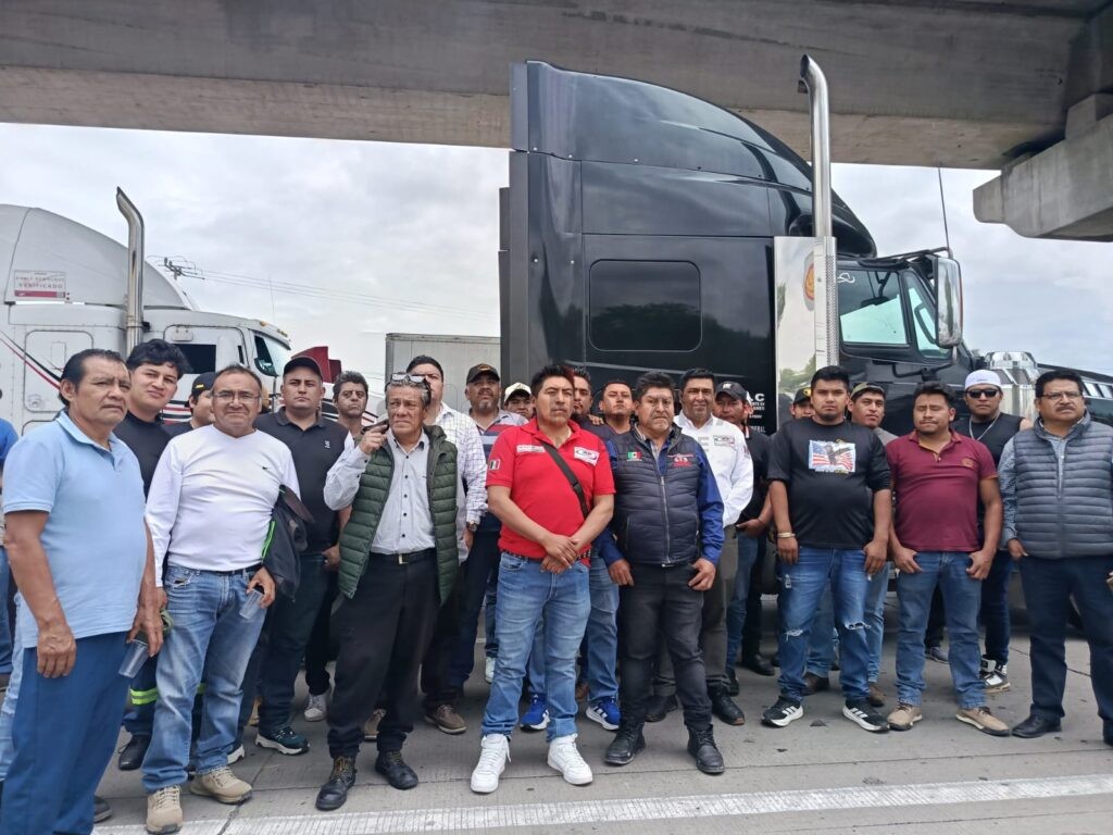 La mañana de este martes, integrantes de la Alianza Mexicana de Organización de Transportistas A.C. (Amotac) llevaron a cabo bloqueos y movilizaciones en distintos puntos del estado de Puebla.