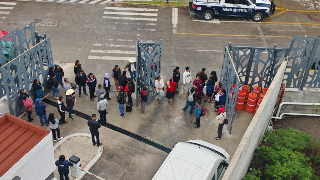 Una comisión de habitantes del municipio de Hueyapan, encabezada por Manuel de la Cruz Gutiérrez, acudió al Congreso del Estado para solicitar su intervención ante un conflicto de territorial con pobladores de Atempan.
