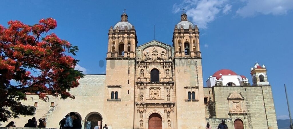 Joel Ángel Bravo Martínez, alcalde de San Miguel Amatitlán, Oaxaca, fue asesinado por un grupo de hombres armados que le disparó cuando se encontraba en su domicilio. 