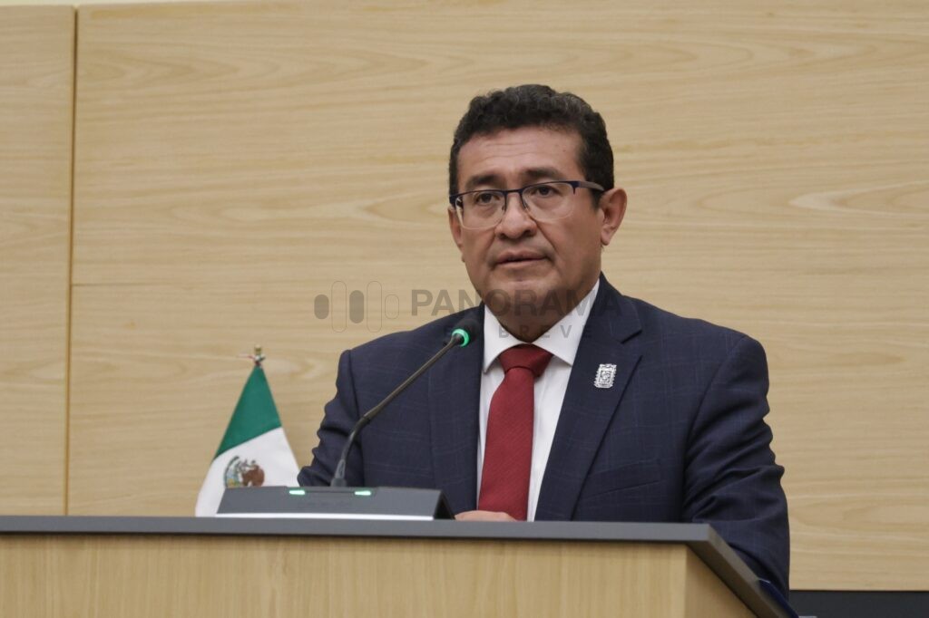 El Congreso del Estado de Puebla entregó la Presea “General Ignacio Zaragoza” al General de División del Estado Mayor Retirado, José Alfredo González Rodríguez y al maestro Salvador Sánchez Trujillo