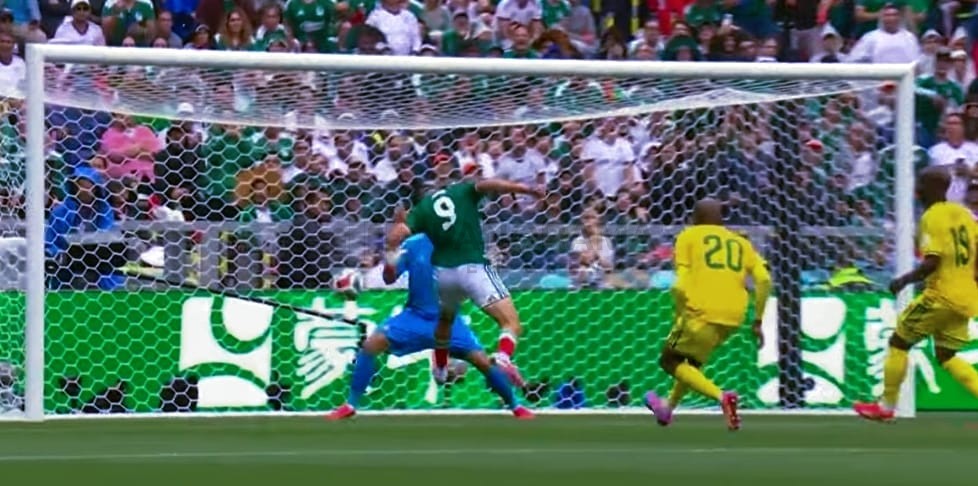 México mantuvo el control del partido y continuó generando oportunidades de peligro ante un equipo sudafricano que tuvo dificultades para contener los ataques del conjunto nacional.