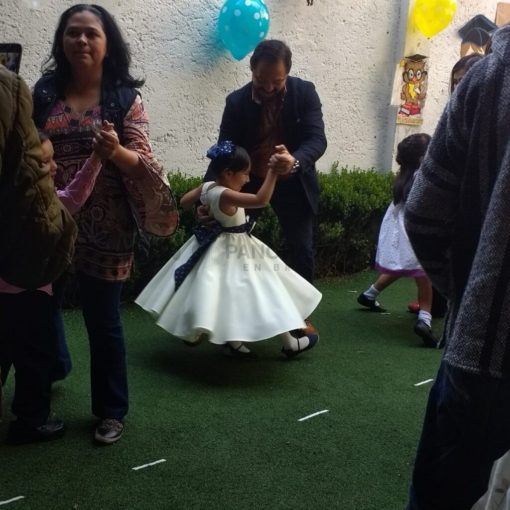 Para celebrar el Día del Padre, cada tercer domingo de junio, millones de familias mexicanas se reúnen, una fecha dedicada a reconocer la labor