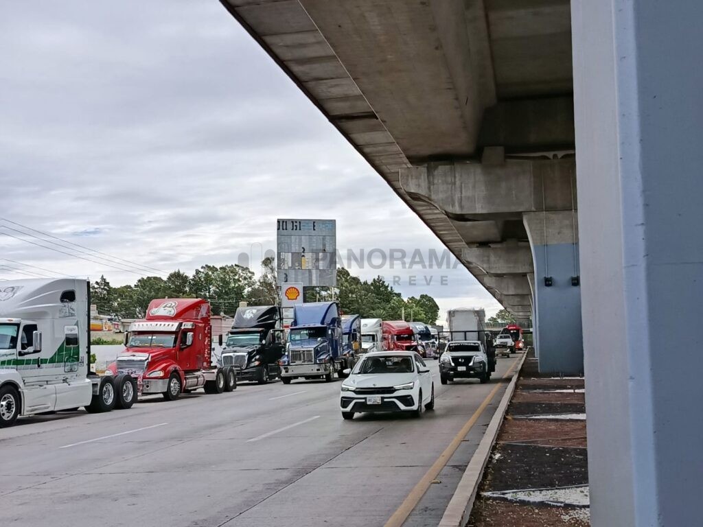 La mañana de este martes, integrantes de la Alianza Mexicana de Organización de Transportistas A.C. (Amotac) llevaron a cabo bloqueos y movilizaciones en distintos puntos del estado de Puebla.