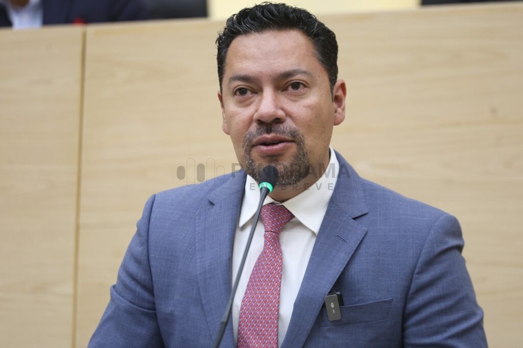 Andrés Iván Villegas Mendoza presentó una iniciativa de reforma a la Ley de Seguridad Pública, para que las y los policías porten cámaras corporales durante sus funciones operativas, de patrullaje y tránsito.