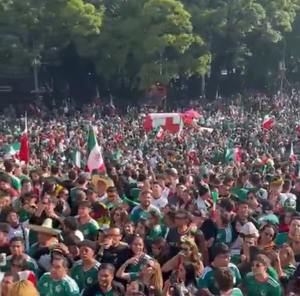 México mantuvo el control del partido y continuó generando oportunidades de peligro ante un equipo sudafricano que tuvo dificultades para contener los ataques del conjunto nacional.