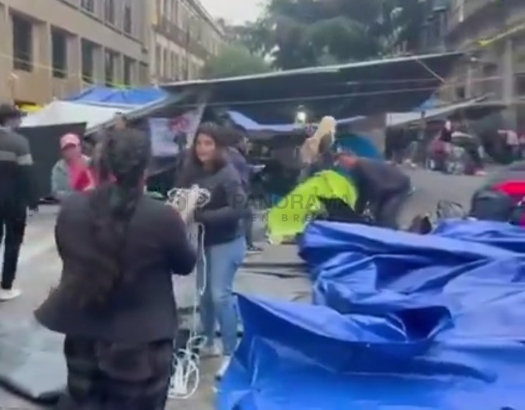 La Coordinadora Nacional de Trabajadores de la Educación (CNTE) y la Sección 22 de Oaxaca decidieron retirar el plantón que mantenían en el Zócalo de la Ciudad de México.