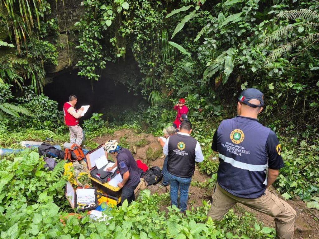 La visita a Cuetzalan terminó en tragedia luego de que una familia originaria del municipio de Chignautla quedara atrapada en la Gruta Chichicazapan