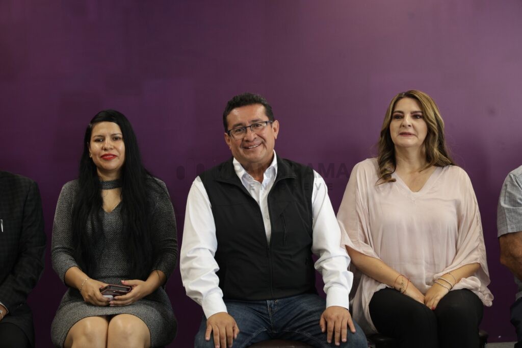 En el Congreso del Estado de Puebla se llevó a cabo el encuentro denominado “Pink Power”, una iniciativa orientada al fortalecimiento del emprendimiento femenino.
