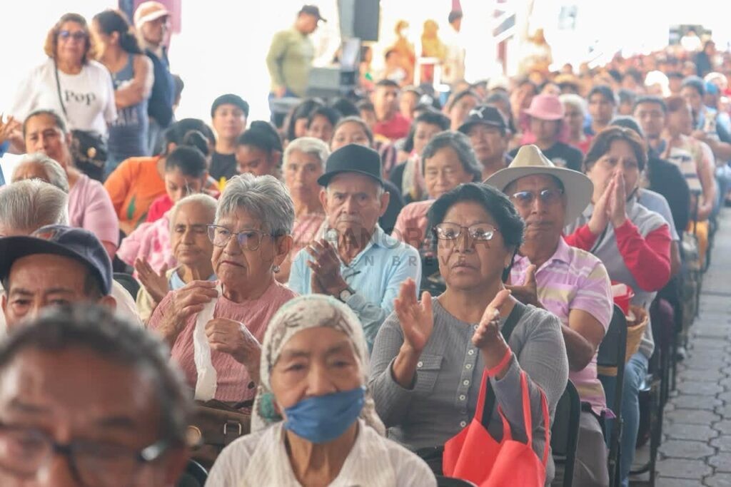 La Tienda de Abasto Popular y Farmacia Municipal de Atlixco, programa que brinda productos de la canasta básica a bajo costo y que, a cuatro años de su creación, beneficia a más de 22 mil familias.