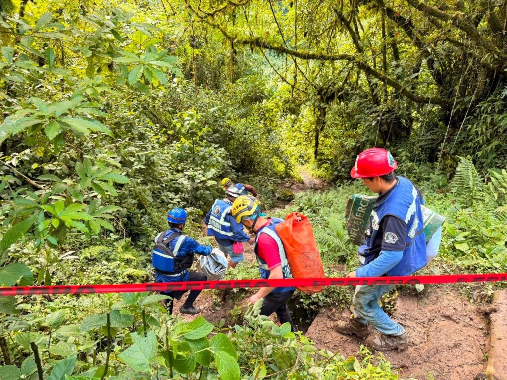 La visita a Cuetzalan terminó en tragedia luego de que una familia originaria del municipio de Chignautla quedara atrapada en la Gruta Chichicazapan.