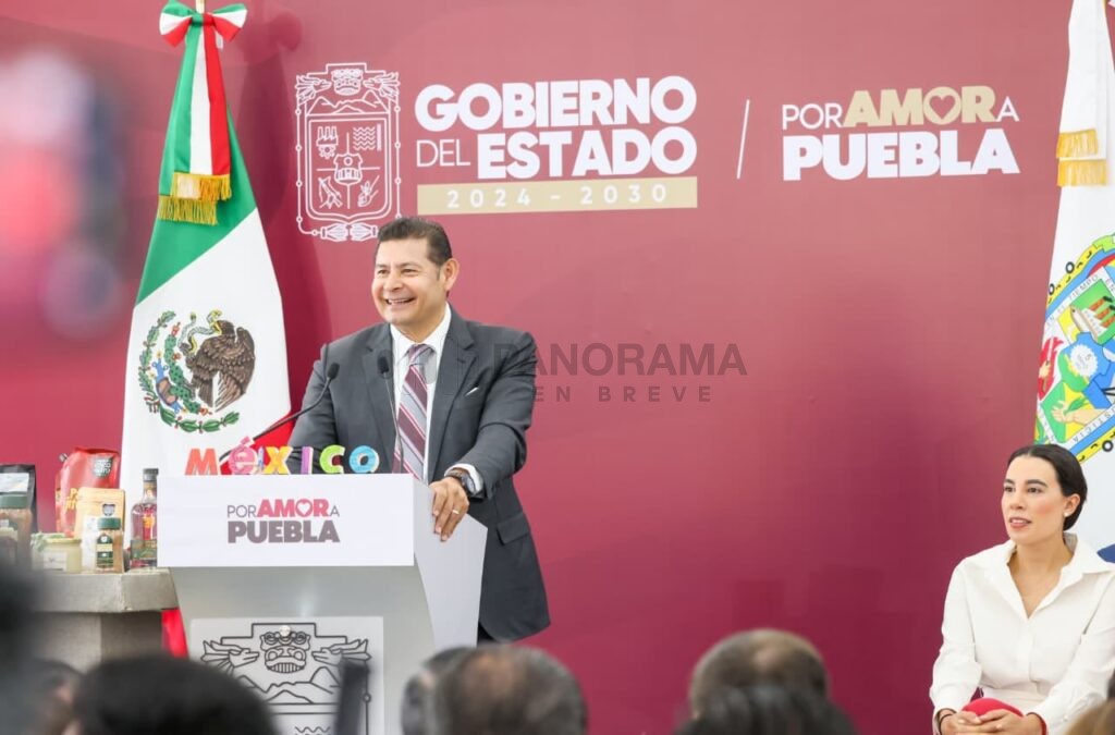 a secretaria de Turismo del Gobierno de México, Josefina Rodríguez Zamora, y el gobernador de Puebla, Alejandro Armenta Mier, encabezaron la presentación oficial del Tianguis Turístico México 2027