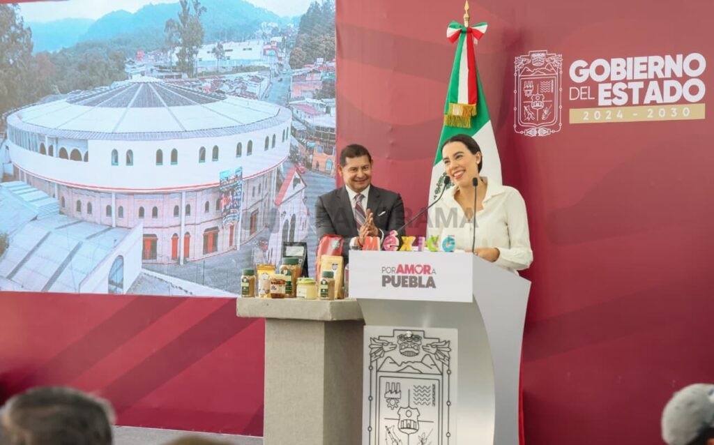 a secretaria de Turismo del Gobierno de México, Josefina Rodríguez Zamora, y el gobernador de Puebla, Alejandro Armenta Mier, encabezaron la presentación oficial del Tianguis Turístico México 2027