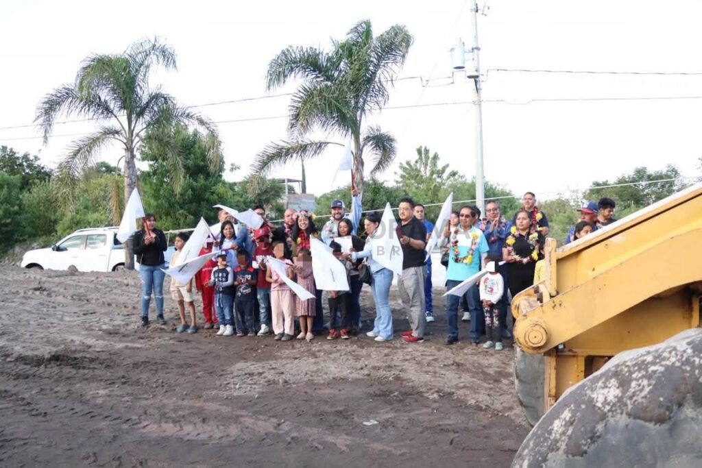 Ariadna Ayala, dio el banderazo de inicio a la rehabilitación del Espacio Público Multideportivo en la junta auxiliar de San Jerónimo Coyula