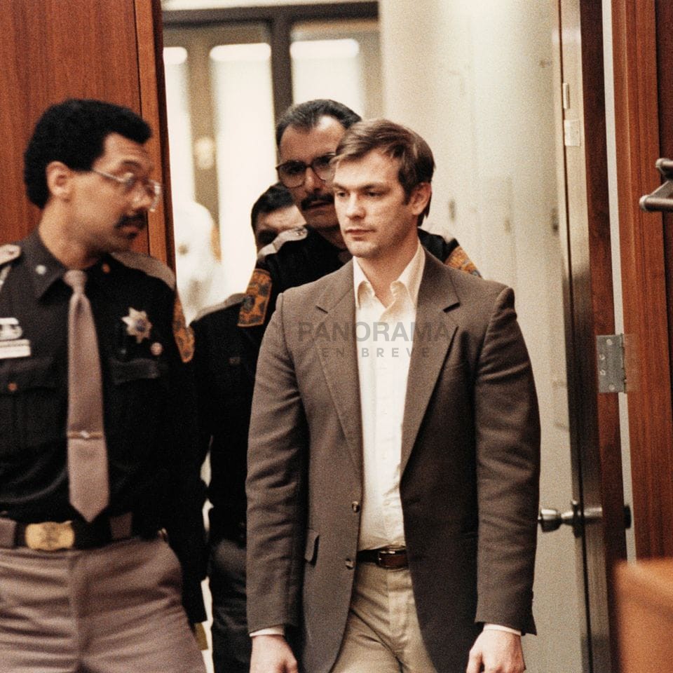 Jeffrey Dahmer nacido el 21 de mayo de 1960 en Milwaukee fue un asesino en serie estadounidense mató a 17 personas desde 1978 hasta 1991.