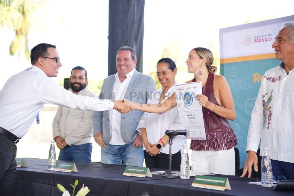 Como reconocimiento a su compromiso con la calidad en el servicio, la capacitación continua y la excelencia en la atención al visitante, Grupo Plaza recibió 12 Distintivos H y un Distintivo Tesoros de México. 