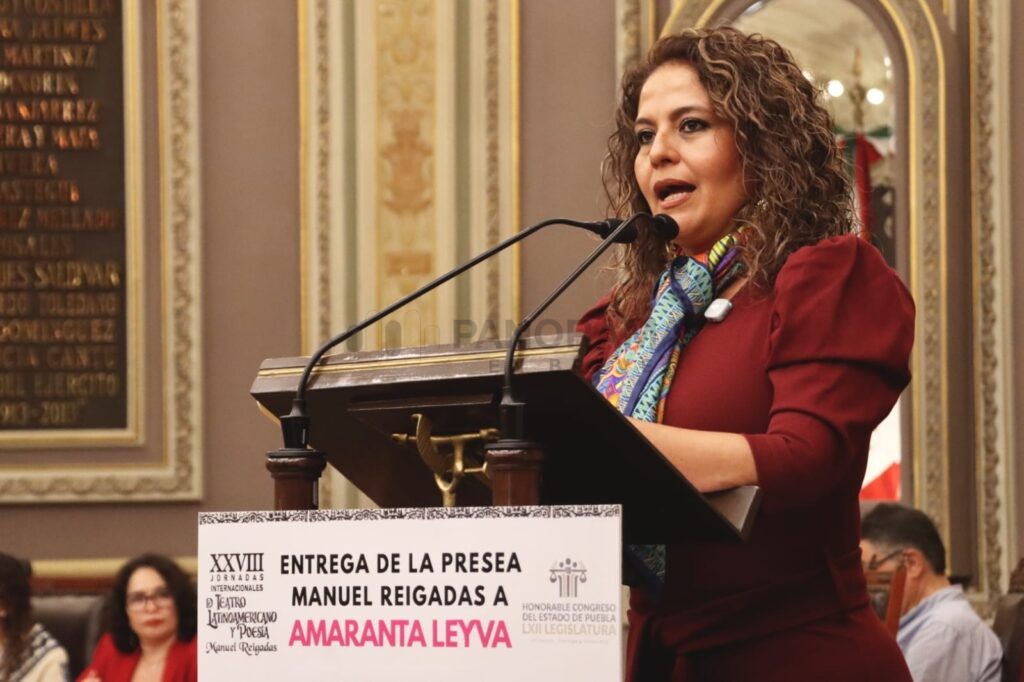 Presea “Manuel Reigadas” a la escritora Amaranta Leyva.