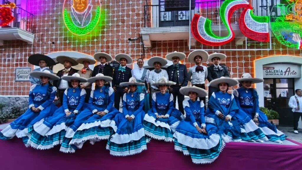 La presidenta municipal de Atlixco, Ariadna Ayala Camarillo, encabezó estas actividades, con las que oficialmente comenzaron los festejos patrios en el municipio.