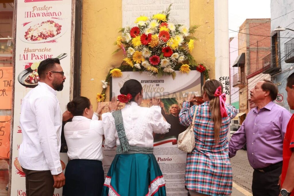 La presidenta municipal de Atlixco, Ariadna Ayala Camarillo, encabezó estas actividades, con las que oficialmente comenzaron los festejos patrios en el municipio.