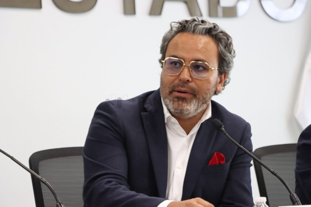 El diputado Roberto Zataráin Leal, aprobó la propuesta para impartir talleres de sensibilización dirigidos a las y los diputados de la LXII Legislatura, con el objetivo de fortalecer sus conocimientos en materia de derechos humanos.