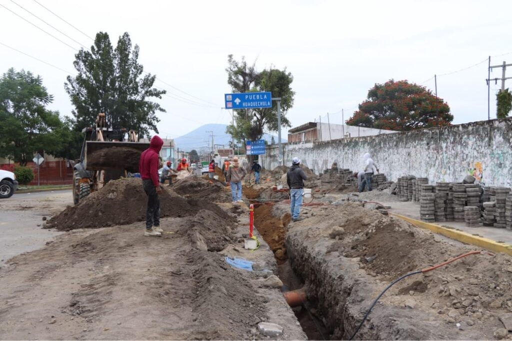 El Ayuntamiento de Atlixco, encabezado por Ariadna Ayala, mantiene la ejecución de obras orientadas a atender las necesidades prioritarias de la población.