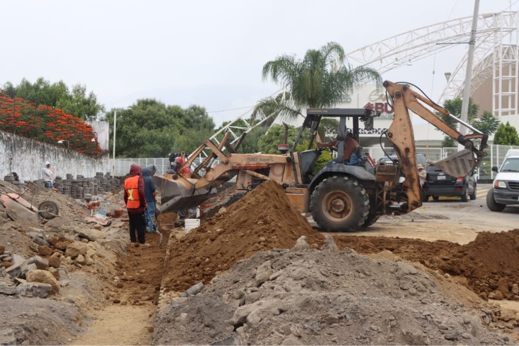 El Ayuntamiento de Atlixco, encabezado por Ariadna Ayala, mantiene la ejecución de obras orientadas a atender las necesidades prioritarias de la población.