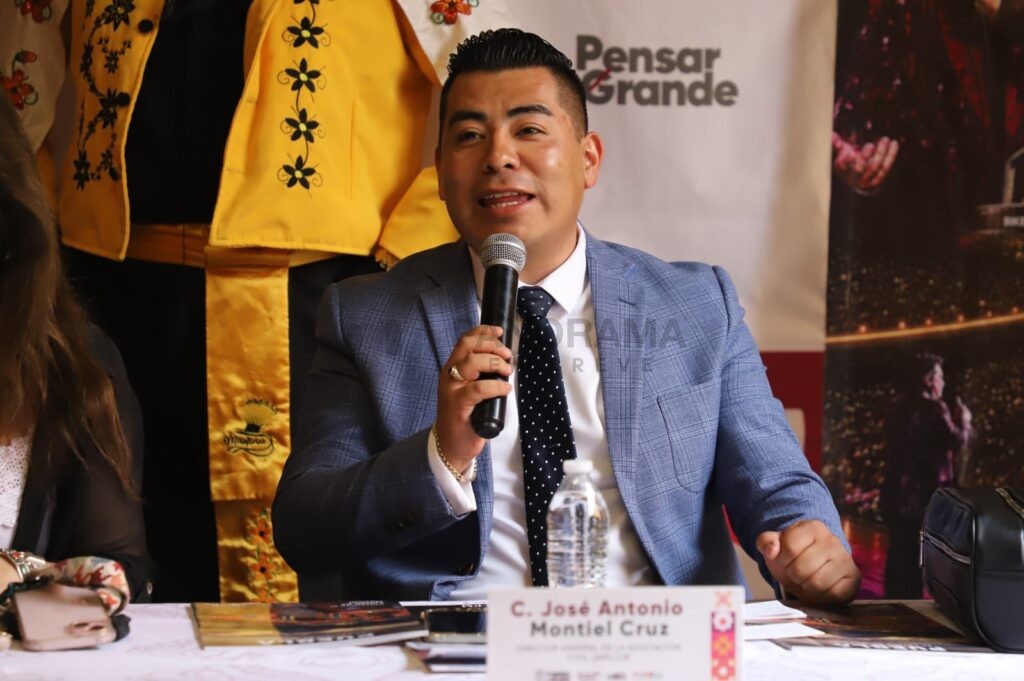 A una década de la muerte de Juan Gabriel, Puebla rendirá homenaje al llamado “Divo de Juárez” con un concierto que combinará música sinfónica,banda y más.