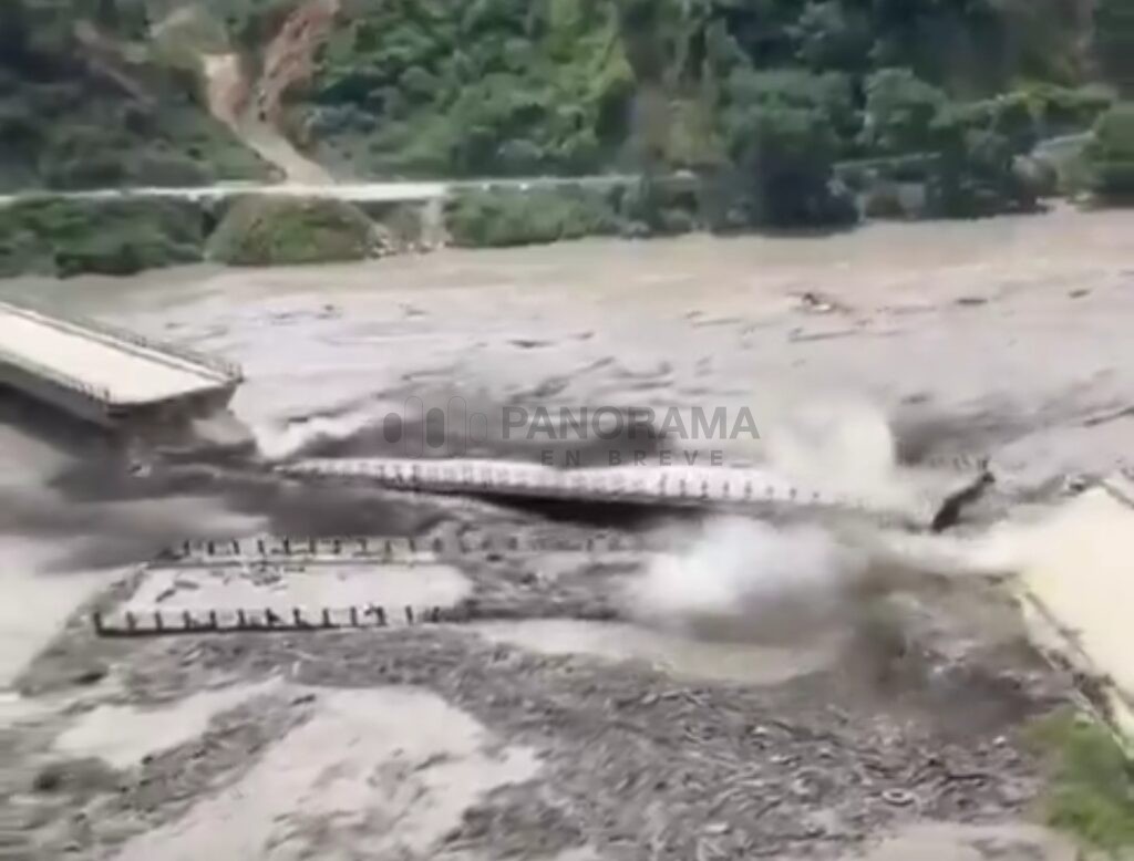 Una devastadora riada de agua, lodo y rocas golpeó este miércoles la zona fronteriza entre Nepal y el Tíbet chino, dejando al menos 160 personas muertas y desaparecidas.
