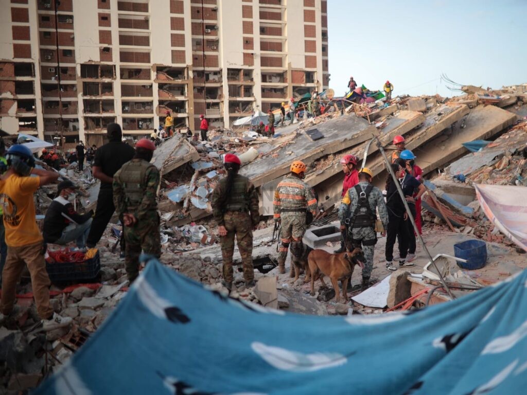 La cifra de personas fallecidas por los terremotos que sacudieron a Venezuela el pasado 24 de junio aumentó a 6,301, de acuerdo con el balance oficial difundido este lunes por el gobierno interino. 
