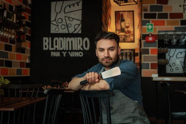 A unos pasos del emblemático Kiosco Morisco, en el corazón de Santa María la Ribera, se encuentra Bladimiro Pan y Vino un restaurante con dos años de vida que se especializa en sabores mediterráneos.