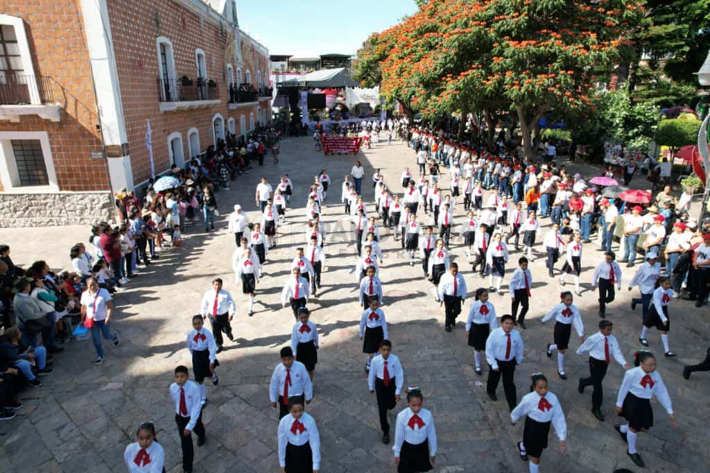 Con el objetivo de fortalecer la identidad, preservar la memoria histórica y reunir a la comunidad en una de las fechas más representativas para México, el Ayuntamiento de Atlixco convocó a escuelas.