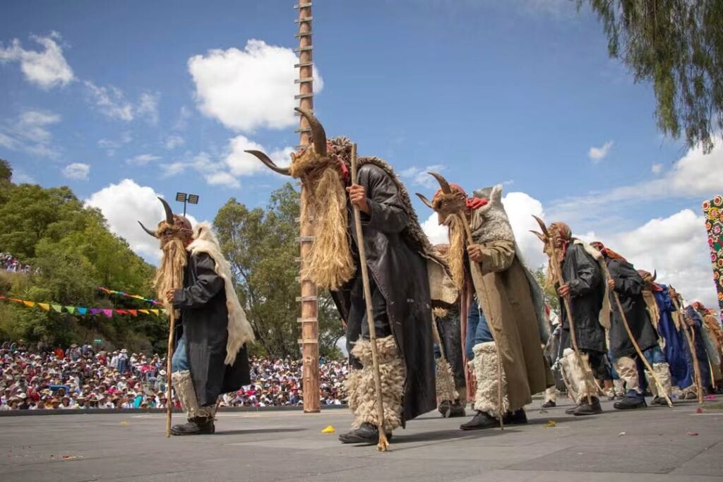 El color, la música, la danza y las tradiciones de los pueblos originarios se hicieron presentes este domingo en Atlixco durante la celebración de la 61ª edición del Huey Atlixcáyotl.