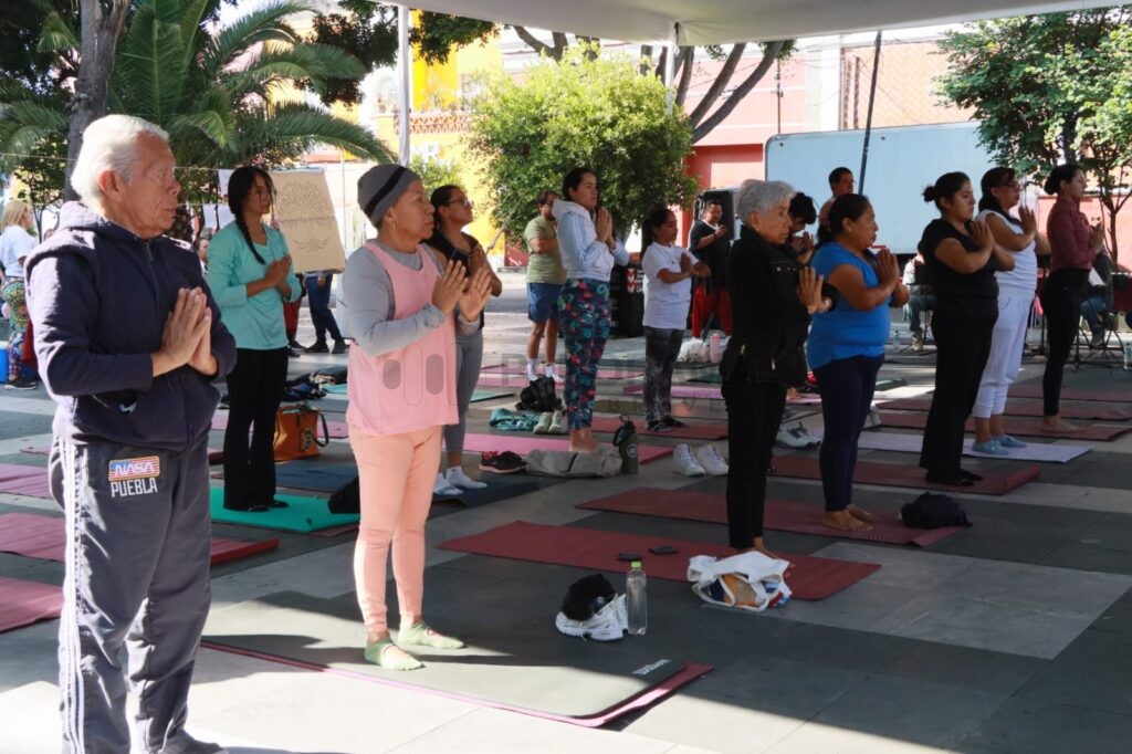 Yoga: Arte y Movimiento” en el Parque del Carmen, actividad impulsada por iniciativa de la regidora Andrea Gómez Lecona.