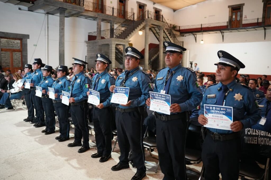 El Gobierno del Estado de Puebla fortaleció la profesionalización y calidad de los servicios turísticos de Zacatlán con la entrega de 100 constancias de capacitación.