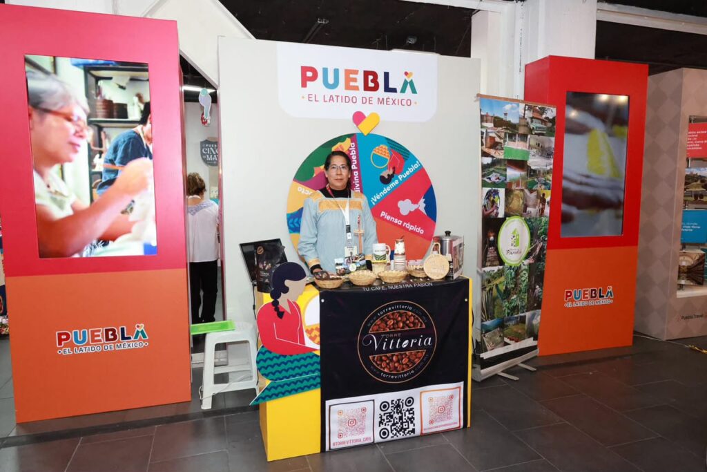 La muestra reúne productos que representan la diversidad cultural, gastronómica y artesanal de Puebla, con el objetivo de ampliar las oportunidades de comercialización.