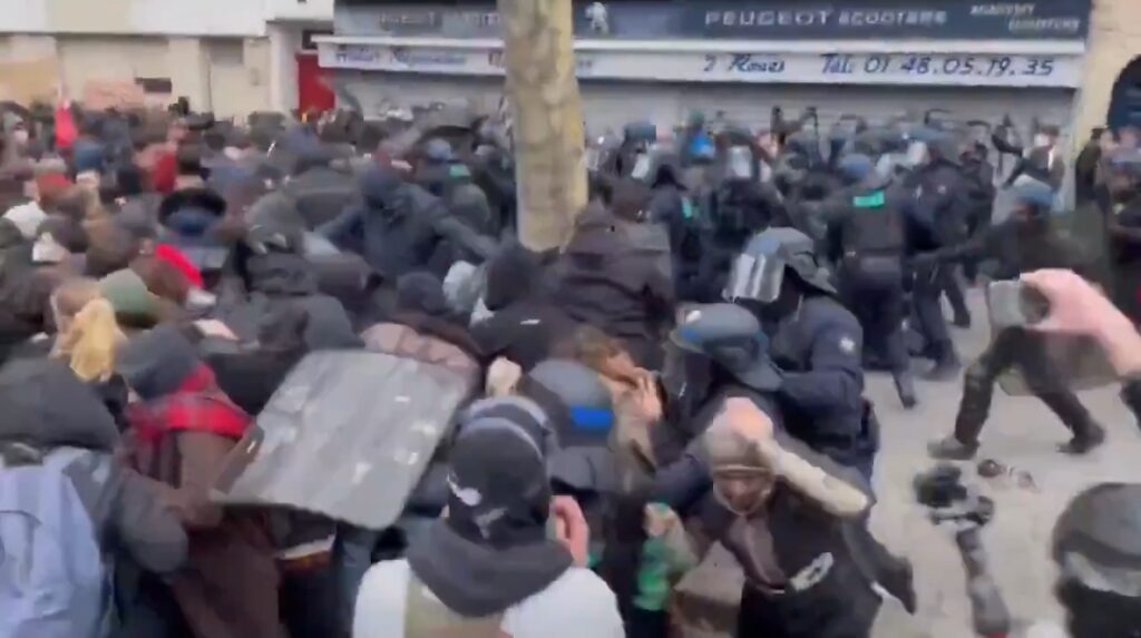 Francia vivió este martes una de las jornadas de protesta estudiantil más multitudinarias de los últimos años, con cientos de miles de personas movilizadas contra el deterioro de la educación pública.
