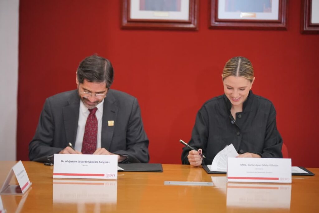 El Gobierno de Puebla y la Universidad Iberoamericana Puebla firmaron un convenio de colaboración para impulsar la investigación, la capacitación y la formación profesional en el sector turístico.
