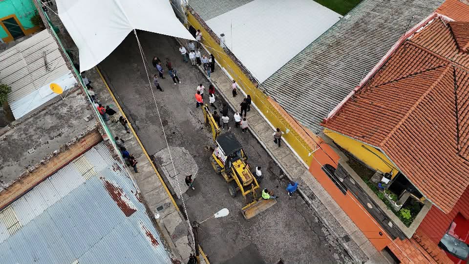 La presidenta municipal de Atlixco, Ariadna Ayala Camarillo, dio inicio a los trabajos de rehabilitación de la calle 19 Oriente.
